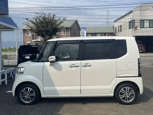 ホンダ Ｎ ＢＯＸ G ターボ SSパッケージ 徳島県 2013(平25)年 9.8万km プレミアムホワイトパール ターボ車/純正ナビゲーション　/（ワンセグTV/CD/SD/BT)/バックカメラ　/両側パワースライドドア　/ＥＴＣ　/トラクションコントロール/社外ドライブレコーダー/ＨＩＤオートヘッドライト　/クルーズコントロール　/アイドリングストップ　/リヤコーナーセンサー　/メッキドアハンドル/ウィンカーミラー/プッシュスタート/スマートキー/革巻きステアリング/ステアリングリモコン/純正フロアマット　/サイドバイザー/１２０V１８０Wパワーアウトレット