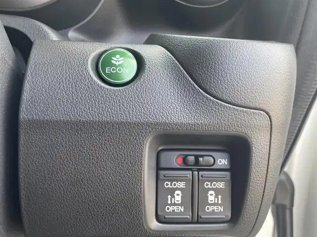 ホンダ Ｎ ＢＯＸ G ターボ SSパッケージ 徳島県 2013(平25)年 9.8万km プレミアムホワイトパール ターボ車/純正ナビゲーション　/（ワンセグTV/CD/SD/BT)/バックカメラ　/両側パワースライドドア　/ＥＴＣ　/トラクションコントロール/社外ドライブレコーダー/ＨＩＤオートヘッドライト　/クルーズコントロール　/アイドリングストップ　/リヤコーナーセンサー　/メッキドアハンドル/ウィンカーミラー/プッシュスタート/スマートキー/革巻きステアリング/ステアリングリモコン/純正フロアマット　/サイドバイザー/１２０V１８０Wパワーアウトレット