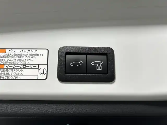 トヨタ カローラ クロス ハイブリッド Z 熊本県 2022(令4)年 1.8万km プラチナホワイトパールマイカ 純正9インチナビ/フルセグTV/Bluetooth/モデリスタエアロ/トヨタセーフティセンス/プリクラッシュセーフティ/レーントレーシングアシスト/ブラインドスポットモニター/クリアランスソナー/パーキングサポートブレーキ/リアクロストラフィックアラート/ロードサインアシスト/全周囲カメラ/オートマチックハイビーム/パワーバックドア/レーダークルーズコントロール/ビルトインETC/ハーフレザーシート/前席シートヒーター/運転席パワーシート/USB入慮/LEDヘッドランプ/ルーフレール/純正18インチアルミホイール/ドアバイザー/フロアマット/スマートキー