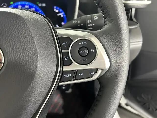 トヨタ カローラ クロス ハイブリッド Z 熊本県 2022(令4)年 1.8万km プラチナホワイトパールマイカ 純正9インチナビ/フルセグTV/Bluetooth/モデリスタエアロ/トヨタセーフティセンス/プリクラッシュセーフティ/レーントレーシングアシスト/ブラインドスポットモニター/クリアランスソナー/パーキングサポートブレーキ/リアクロストラフィックアラート/ロードサインアシスト/全周囲カメラ/オートマチックハイビーム/パワーバックドア/レーダークルーズコントロール/ビルトインETC/ハーフレザーシート/前席シートヒーター/運転席パワーシート/USB入慮/LEDヘッドランプ/ルーフレール/純正18インチアルミホイール/ドアバイザー/フロアマット/スマートキー