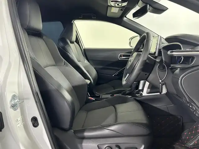 トヨタ カローラ クロス ハイブリッド Z 熊本県 2022(令4)年 1.8万km プラチナホワイトパールマイカ 純正9インチナビ/フルセグTV/Bluetooth/モデリスタエアロ/トヨタセーフティセンス/プリクラッシュセーフティ/レーントレーシングアシスト/ブラインドスポットモニター/クリアランスソナー/パーキングサポートブレーキ/リアクロストラフィックアラート/ロードサインアシスト/全周囲カメラ/オートマチックハイビーム/パワーバックドア/レーダークルーズコントロール/ビルトインETC/ハーフレザーシート/前席シートヒーター/運転席パワーシート/USB入慮/LEDヘッドランプ/ルーフレール/純正18インチアルミホイール/ドアバイザー/フロアマット/スマートキー