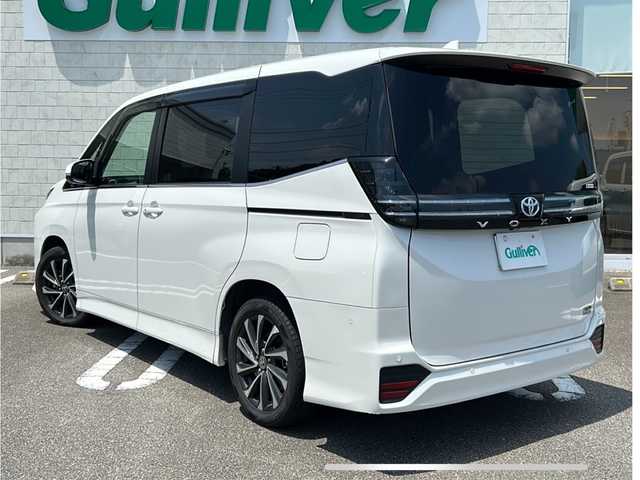 トヨタ ヴォクシー ハイブリッド S－Z 宮崎県 2022(令4)年 7万km ホワイトパールクリスタルシャイン 純正10.5インチナビ/フルセグTV/HDMI入力/純正14インチフリップダウンモニター/パノラマビューモニター/DVDキッド/ETC2.0/ヘッドアップディスプレイ/デジタルインナーミラー/レーダークルーズコントロール/レーンキープアシスト/パーキングアシストコントロール/ハンズフリーデュアルパワースライドドア/パワーバックドア/ステアリングヒーター/キャプテンシート/2列目オットマン/ステアリングリモコン/ドライブレコーダー/オービス対応レーダー/電動格納ミラー/USB充電