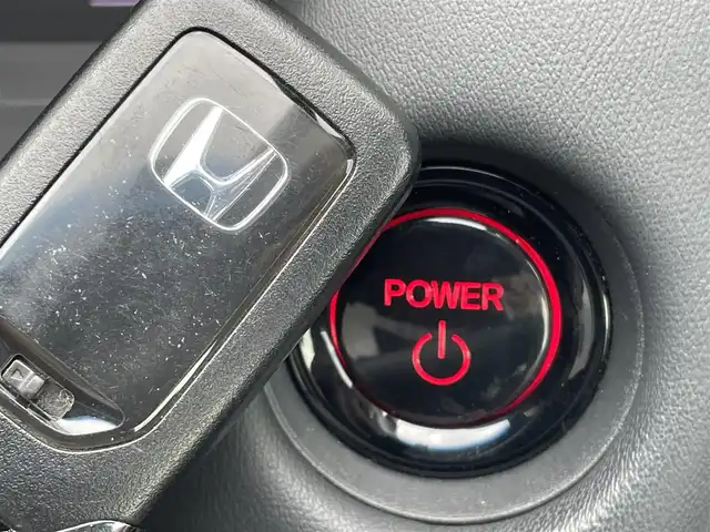 ホンダ フィット e:HEVホーム 福岡県 2021(令3)年 2.5万km クリスタルブラックパール ホンダセンシング/純正９インチナビ（ＶＸＵ－２１５ＦＴｉ）/フルセグTV/CD/DVD/BT/SD/バックカメラ/パーキングセンサー/ＡＣＣ/ドライブレコーダー/ＬＥＤオートライト/オートハイビーム/ビルトインＥＴＣ/スマートキー/プッシュスタート/電動パーキング/ブレーキホールド