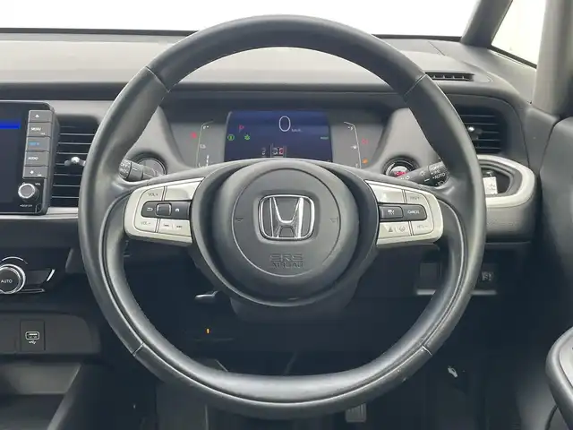 ホンダ フィット e:HEVホーム 福岡県 2021(令3)年 2.5万km クリスタルブラックパール ホンダセンシング/純正９インチナビ（ＶＸＵ－２１５ＦＴｉ）/フルセグTV/CD/DVD/BT/SD/バックカメラ/パーキングセンサー/ＡＣＣ/ドライブレコーダー/ＬＥＤオートライト/オートハイビーム/ビルトインＥＴＣ/スマートキー/プッシュスタート/電動パーキング/ブレーキホールド