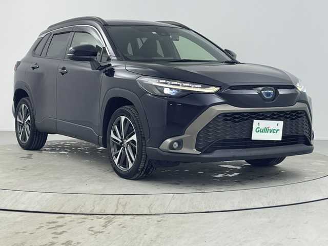 トヨタ カローラ クロス ハイブリッド Z 熊本県 2022(令4)年 1.5万km スパークリングブラックパールクリスタルシャイン 禁煙車/トヨタセーフティセンス/純正8型ディスプレイオーディオナビTV/（T-CONNECT/Bluetooth/USB/FMAM/フルセグTV)/純正バックカメラ/純正ビルトインETC/純正LEDオートライト/純正LEDフォグ/純正18インチアルミ/純正フロアマット/社外ドライブレコーダー/アダプティブクルーズコントロール/レーンディパーチャーアラート/オートマチックハイビーム/ブラインドスポットモニター/クリアランスソナー/電子パーキング/オートホールド/パワーバックドア/運転席パワーシート/前席シートヒーター/ハーフレザーシート/ウインカードアミラー/デュアルオートエアコン/本革巻ハンドル/スマートキー/プッシュエンジンスタート/新車時保証書/取扱い説明書