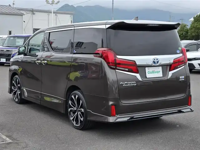 トヨタ アルファードハイブリット エグゼクティブ ラウンジ S 鹿児島県 2020(令2)年 4.9万km グラファイトM ムーンルーフ　/ＪＢＬサウンドシステム　/ＴＲＤフルエアロ　/モデリスタアルミホイール（２０インチ）　/アダプティブクルーズコントロール　/後席フリップダウンモニター　/ビルトインＥＴＣ２．０　/全席シートヒーター/エアシート/純正メモリーナビ(DVD再生可能)/純正ドライブレコーダー/両側パワースライドドア/電動リアゲート/横滑り防止装置/盗難防止装置/レーンキープアシスト/エアバッグ(W＋サイド)/プッシュスタート/スマートキー/アラウンドビューモニター/MTモード付きAT/デジタルインナーミラー