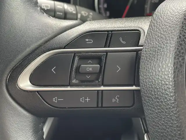 トヨタ ヴォクシー S－Z 和歌山県 2023(令5)年 4.5万km ホワイトパールクリスタルシャイン 純正8インチナビ/バックカメラ/BT/USB/衝突軽減ブレーキ/ブラインドスポットモニター/レーンキープアシスト/前後コーナーセンサー/オートライト/ドラレコ/ビルトインETC2.0/シートヒーター/両側パワスラ/オートホールド/LEＤヘッドライト/ハーフレザーシート