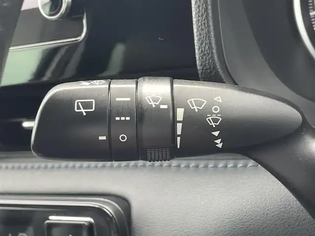 トヨタ ヴォクシー S－Z 和歌山県 2023(令5)年 4.5万km ホワイトパールクリスタルシャイン 純正8インチナビ/バックカメラ/BT/USB/衝突軽減ブレーキ/ブラインドスポットモニター/レーンキープアシスト/前後コーナーセンサー/オートライト/ドラレコ/ビルトインETC2.0/シートヒーター/両側パワスラ/オートホールド/LEＤヘッドライト/ハーフレザーシート