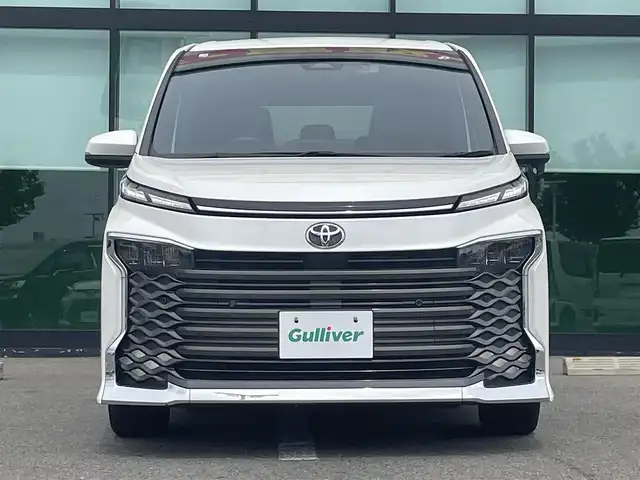 トヨタ ヴォクシー S－Z 和歌山県 2023(令5)年 4.5万km ホワイトパールクリスタルシャイン 純正8インチナビ/バックカメラ/BT/USB/衝突軽減ブレーキ/ブラインドスポットモニター/レーンキープアシスト/前後コーナーセンサー/オートライト/ドラレコ/ビルトインETC2.0/シートヒーター/両側パワスラ/オートホールド/LEＤヘッドライト/ハーフレザーシート