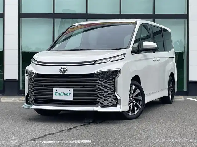 トヨタ ヴォクシー S－Z 和歌山県 2023(令5)年 4.5万km ホワイトパールクリスタルシャイン 純正8インチナビ/バックカメラ/BT/USB/衝突軽減ブレーキ/ブラインドスポットモニター/レーンキープアシスト/前後コーナーセンサー/オートライト/ドラレコ/ビルトインETC2.0/シートヒーター/両側パワスラ/オートホールド/LEＤヘッドライト/ハーフレザーシート
