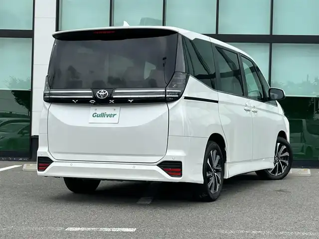 トヨタ ヴォクシー S－Z 和歌山県 2023(令5)年 4.5万km ホワイトパールクリスタルシャイン 純正8インチナビ/バックカメラ/BT/USB/衝突軽減ブレーキ/ブラインドスポットモニター/レーンキープアシスト/前後コーナーセンサー/オートライト/ドラレコ/ビルトインETC2.0/シートヒーター/両側パワスラ/オートホールド/LEＤヘッドライト/ハーフレザーシート