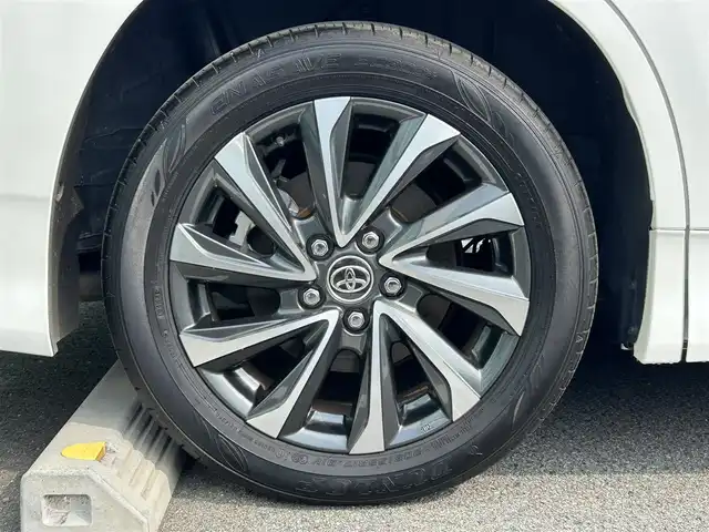 トヨタ ヴォクシー S－Z 和歌山県 2023(令5)年 4.5万km ホワイトパールクリスタルシャイン 純正8インチナビ/バックカメラ/BT/USB/衝突軽減ブレーキ/ブラインドスポットモニター/レーンキープアシスト/前後コーナーセンサー/オートライト/ドラレコ/ビルトインETC2.0/シートヒーター/両側パワスラ/オートホールド/LEＤヘッドライト/ハーフレザーシート