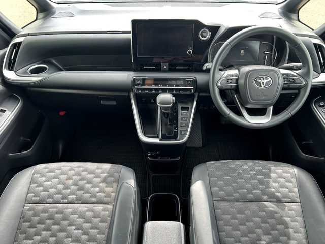 トヨタ ヴォクシー S－Z 和歌山県 2023(令5)年 4.5万km ホワイトパールクリスタルシャイン 純正8インチナビ/バックカメラ/BT/USB/衝突軽減ブレーキ/ブラインドスポットモニター/レーンキープアシスト/前後コーナーセンサー/オートライト/ドラレコ/ビルトインETC2.0/シートヒーター/両側パワスラ/オートホールド/LEＤヘッドライト/ハーフレザーシート