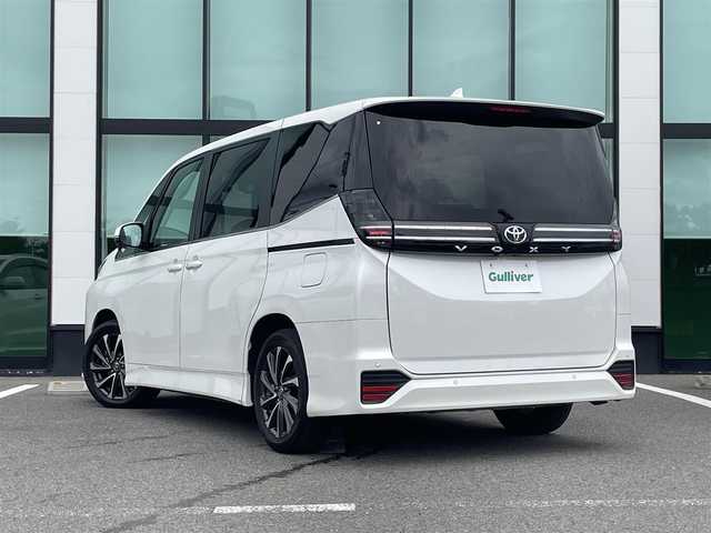 トヨタ ヴォクシー S－Z 和歌山県 2023(令5)年 4.5万km ホワイトパールクリスタルシャイン 純正8インチナビ/バックカメラ/BT/USB/衝突軽減ブレーキ/ブラインドスポットモニター/レーンキープアシスト/前後コーナーセンサー/オートライト/ドラレコ/ビルトインETC2.0/シートヒーター/両側パワスラ/オートホールド/LEＤヘッドライト/ハーフレザーシート