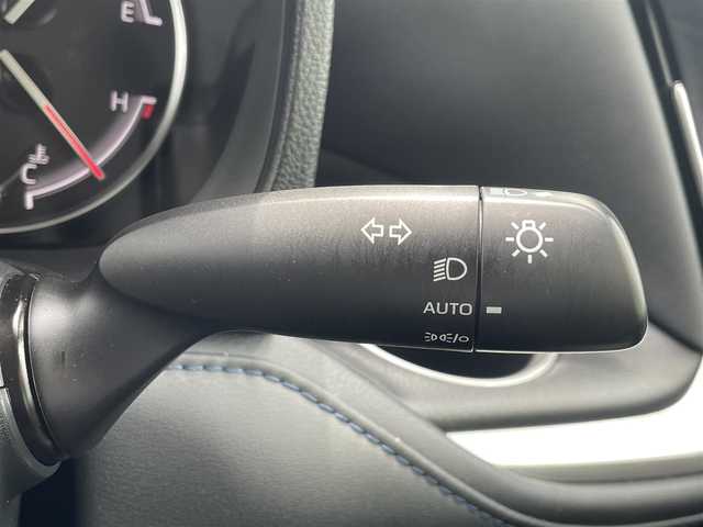 トヨタ ヴォクシー S－Z 和歌山県 2023(令5)年 4.5万km ホワイトパールクリスタルシャイン 純正8インチナビ/バックカメラ/BT/USB/衝突軽減ブレーキ/ブラインドスポットモニター/レーンキープアシスト/前後コーナーセンサー/オートライト/ドラレコ/ビルトインETC2.0/シートヒーター/両側パワスラ/オートホールド/LEＤヘッドライト/ハーフレザーシート