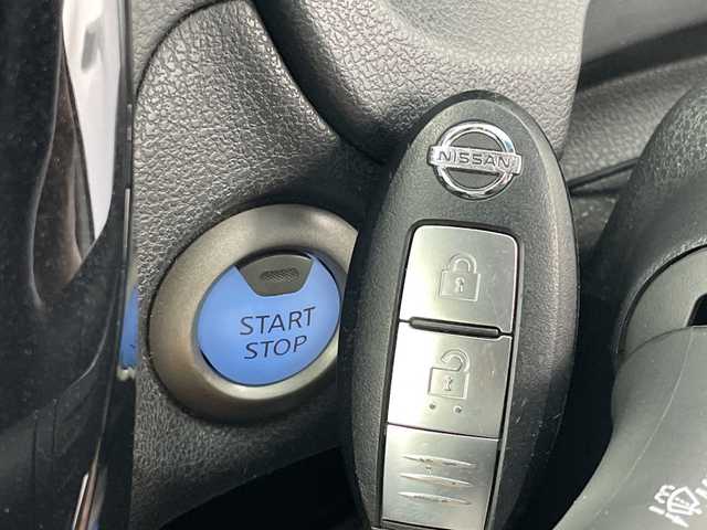 日産 ノート e－パワー X 新潟県 2018(平30)年 5.2万km 青 登録時走行距離51752km/純正メモリナビ/　フルセグTV/CD/DVD/Bluetooth/USB/アラウンドビューモニター/エマージェンシーブレーキ/デジタルインナーミラー/レーンキープアシスト/前後コーナーセンサー/踏み間違い防止/純正リアスポイラー/スマートキー /ETC/ステアリングスイッチ/オートライト/純正フロアマット/レザー調シートカバー/禁煙車