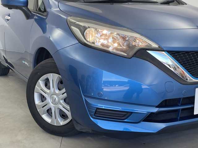 日産 ノート e－パワー X 新潟県 2018(平30)年 5.2万km 青 登録時走行距離51752km/純正メモリナビ/　フルセグTV/CD/DVD/Bluetooth/USB/アラウンドビューモニター/エマージェンシーブレーキ/デジタルインナーミラー/レーンキープアシスト/前後コーナーセンサー/踏み間違い防止/純正リアスポイラー/スマートキー /ETC/ステアリングスイッチ/オートライト/純正フロアマット/レザー調シートカバー/禁煙車
