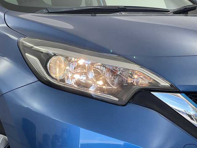 日産 ノート e－パワー X 新潟県 2018(平30)年 5.2万km 青 登録時走行距離51752km/純正メモリナビ/　フルセグTV/CD/DVD/Bluetooth/USB/アラウンドビューモニター/エマージェンシーブレーキ/デジタルインナーミラー/レーンキープアシスト/前後コーナーセンサー/踏み間違い防止/純正リアスポイラー/スマートキー /ETC/ステアリングスイッチ/オートライト/純正フロアマット/レザー調シートカバー/禁煙車