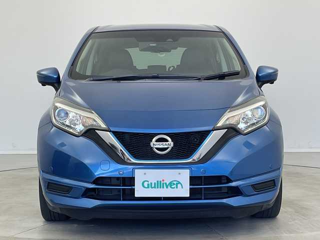 日産 ノート e－パワー X 新潟県 2018(平30)年 5.2万km 青 登録時走行距離51752km/純正メモリナビ/　フルセグTV/CD/DVD/Bluetooth/USB/アラウンドビューモニター/エマージェンシーブレーキ/デジタルインナーミラー/レーンキープアシスト/前後コーナーセンサー/踏み間違い防止/純正リアスポイラー/スマートキー /ETC/ステアリングスイッチ/オートライト/純正フロアマット/レザー調シートカバー/禁煙車