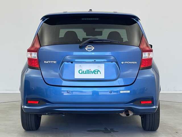 日産 ノート e－パワー X 新潟県 2018(平30)年 5.2万km 青 登録時走行距離51752km/純正メモリナビ/　フルセグTV/CD/DVD/Bluetooth/USB/アラウンドビューモニター/エマージェンシーブレーキ/デジタルインナーミラー/レーンキープアシスト/前後コーナーセンサー/踏み間違い防止/純正リアスポイラー/スマートキー /ETC/ステアリングスイッチ/オートライト/純正フロアマット/レザー調シートカバー/禁煙車