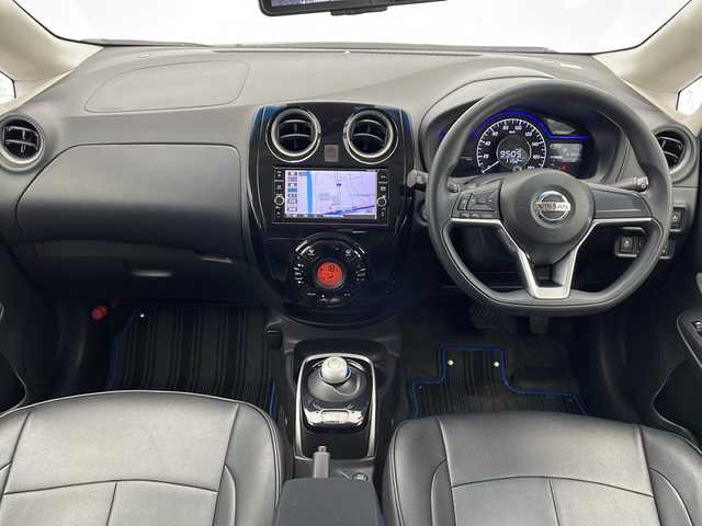 日産 ノート e－パワー X 千葉県 2018(平30)年 5.2万km シャイニングブルー 純正メモリナビ/　フルセグTV/CD/DVD/Bluetooth/USB/アラウンドビューモニター/エマージェンシーブレーキ/デジタルインナーミラー/車線逸脱警報/前後コーナーセンサー/踏み間違い防止/純正リアスポイラー/スマートキー /ETC/前方ドラレコ/ステアリングスイッチ/オートライト/純正フロアマット/レザー調シートカバー/禁煙車