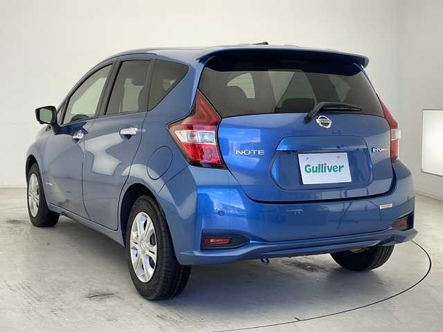 日産 ノート e－パワー X 千葉県 2018(平30)年 5.2万km シャイニングブルー 純正メモリナビ/　フルセグTV/CD/DVD/Bluetooth/USB/アラウンドビューモニター/エマージェンシーブレーキ/デジタルインナーミラー/車線逸脱警報/前後コーナーセンサー/踏み間違い防止/純正リアスポイラー/スマートキー /ETC/前方ドラレコ/ステアリングスイッチ/オートライト/純正フロアマット/レザー調シートカバー/禁煙車
