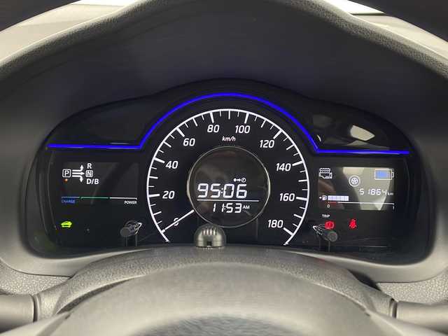 日産 ノート e－パワー X 千葉県 2018(平30)年 5.2万km シャイニングブルー 純正メモリナビ/　フルセグTV/CD/DVD/Bluetooth/USB/アラウンドビューモニター/エマージェンシーブレーキ/デジタルインナーミラー/車線逸脱警報/前後コーナーセンサー/踏み間違い防止/純正リアスポイラー/スマートキー /ETC/前方ドラレコ/ステアリングスイッチ/オートライト/純正フロアマット/レザー調シートカバー/禁煙車