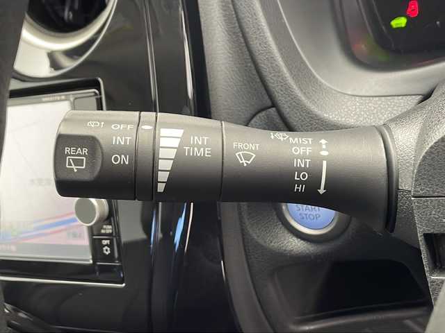 日産 ノート e－パワー X 千葉県 2018(平30)年 5.2万km シャイニングブルー 純正メモリナビ/　フルセグTV/CD/DVD/Bluetooth/USB/アラウンドビューモニター/エマージェンシーブレーキ/デジタルインナーミラー/車線逸脱警報/前後コーナーセンサー/踏み間違い防止/純正リアスポイラー/スマートキー /ETC/前方ドラレコ/ステアリングスイッチ/オートライト/純正フロアマット/レザー調シートカバー/禁煙車