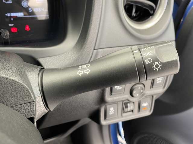 日産 ノート e－パワー X 千葉県 2018(平30)年 5.2万km シャイニングブルー 純正メモリナビ/　フルセグTV/CD/DVD/Bluetooth/USB/アラウンドビューモニター/エマージェンシーブレーキ/デジタルインナーミラー/車線逸脱警報/前後コーナーセンサー/踏み間違い防止/純正リアスポイラー/スマートキー /ETC/前方ドラレコ/ステアリングスイッチ/オートライト/純正フロアマット/レザー調シートカバー/禁煙車