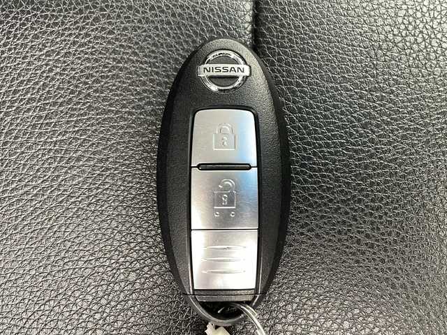 日産 ノート e－パワー X 千葉県 2018(平30)年 5.2万km シャイニングブルー 純正メモリナビ/　フルセグTV/CD/DVD/Bluetooth/USB/アラウンドビューモニター/エマージェンシーブレーキ/デジタルインナーミラー/車線逸脱警報/前後コーナーセンサー/踏み間違い防止/純正リアスポイラー/スマートキー /ETC/前方ドラレコ/ステアリングスイッチ/オートライト/純正フロアマット/レザー調シートカバー/禁煙車