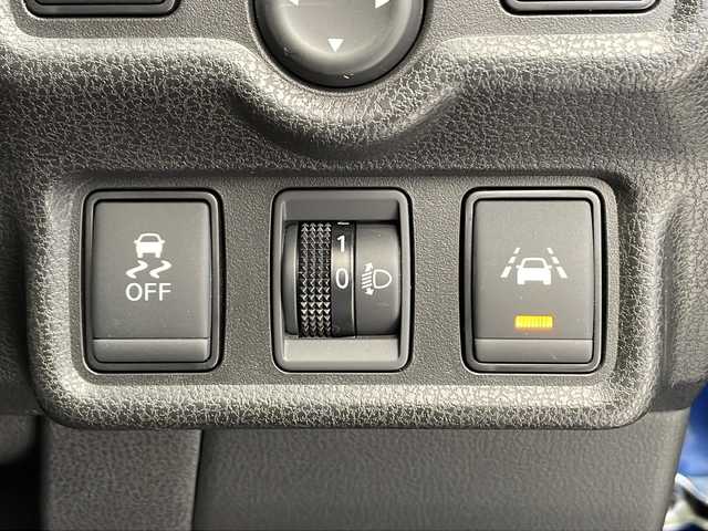 日産 ノート e－パワー X 千葉県 2018(平30)年 5.2万km シャイニングブルー 純正メモリナビ/　フルセグTV/CD/DVD/Bluetooth/USB/アラウンドビューモニター/エマージェンシーブレーキ/デジタルインナーミラー/車線逸脱警報/前後コーナーセンサー/踏み間違い防止/純正リアスポイラー/スマートキー /ETC/前方ドラレコ/ステアリングスイッチ/オートライト/純正フロアマット/レザー調シートカバー/禁煙車