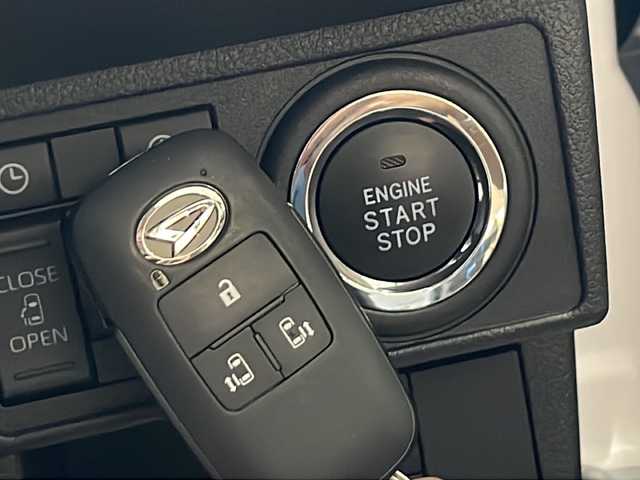 ダイハツ ムーヴ キャンバス ストライプス G ターボ 秋田県 2024(令6)年 0.2万km シャイニングホワイトパール/スムーズグレーマイカメタリック ４ＷＤ/両側パワースライドドア/衝突被害軽減システム/横滑り防止装置/レーンキープアシスト/後ろコーナーセンサー/前席シートヒーター/レーダークルーズコントロール/アイドリングストップ/クリアランスソナー/純正フロアマット/ＬＥＤライト/フォグランプ/オートライト/スペアキー/電動格納ミラー/自動パーキングブレーキ/オートホールド/オートエアコン/USBポート/ステアリングリモコン装着車両/バックカメラ装着車両