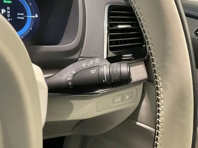 ボルボ ボルボ ＸＣ９０ リチャージ アルティメット T8 AWD PHV 熊本県 2022(令4)年 2.5万km クリスタルホワイトP ・スマートキー/・プッシュスタート/・パノラマサンルーフ/・Pilot Assist/・ブラインドスポットモニター/・レーンキープエイド/・ロードサインインフォメーション/・前車発進通知/・パーキングアシスト/・レーンアシスト/・ドライバーアラート/・衝突回避/・オートハイビーム/・クルーズコントロール (追従式)/・白革シート/・前席パワーシート/・前席エアシート /・４席シートヒーター /・純正メモリナビ/　【Bluetooth・USB・AppleCarPlay・AndroidAuto】/・全方位カメラ/・ETC/・ワイヤレス充電/・パワーバックドア/・LEDヘッドランプ/・純正マット