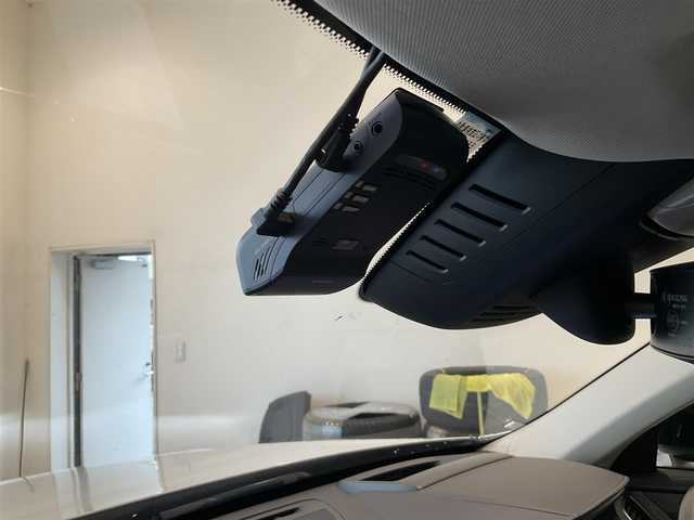 ボルボ ボルボ ＸＣ９０ リチャージ アルティメット T8 AWD PHV 熊本県 2022(令4)年 2.5万km クリスタルホワイトP ・スマートキー/・プッシュスタート/・パノラマサンルーフ/・Pilot Assist/・ブラインドスポットモニター/・レーンキープエイド/・ロードサインインフォメーション/・前車発進通知/・パーキングアシスト/・レーンアシスト/・ドライバーアラート/・衝突回避/・オートハイビーム/・クルーズコントロール (追従式)/・白革シート/・前席パワーシート/・前席エアシート /・４席シートヒーター /・純正メモリナビ/　【Bluetooth・USB・AppleCarPlay・AndroidAuto】/・全方位カメラ/・ETC/・ワイヤレス充電/・パワーバックドア/・LEDヘッドランプ/・純正マット