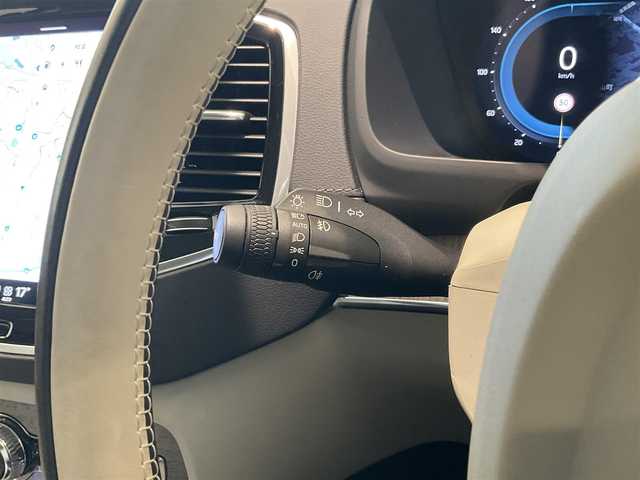 ボルボ ボルボ ＸＣ９０ リチャージ アルティメット T8 AWD PHV 熊本県 2022(令4)年 2.5万km クリスタルホワイトP ・スマートキー/・プッシュスタート/・パノラマサンルーフ/・Pilot Assist/・ブラインドスポットモニター/・レーンキープエイド/・ロードサインインフォメーション/・前車発進通知/・パーキングアシスト/・レーンアシスト/・ドライバーアラート/・衝突回避/・オートハイビーム/・クルーズコントロール (追従式)/・白革シート/・前席パワーシート/・前席エアシート /・４席シートヒーター /・純正メモリナビ/　【Bluetooth・USB・AppleCarPlay・AndroidAuto】/・全方位カメラ/・ETC/・ワイヤレス充電/・パワーバックドア/・LEDヘッドランプ/・純正マット