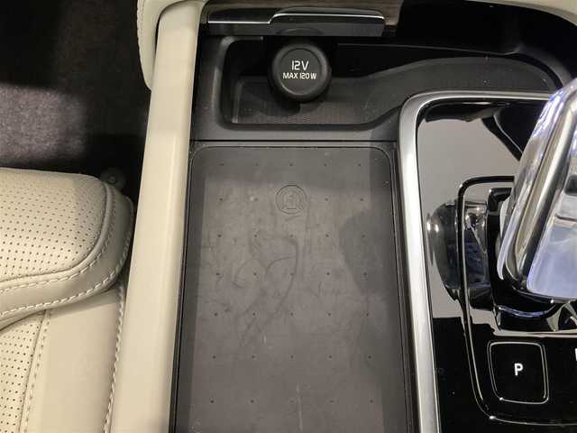 ボルボ ボルボ ＸＣ９０ リチャージ アルティメット T8 AWD PHV 熊本県 2022(令4)年 2.5万km クリスタルホワイトP ・スマートキー/・プッシュスタート/・パノラマサンルーフ/・Pilot Assist/・ブラインドスポットモニター/・レーンキープエイド/・ロードサインインフォメーション/・前車発進通知/・パーキングアシスト/・レーンアシスト/・ドライバーアラート/・衝突回避/・オートハイビーム/・クルーズコントロール (追従式)/・白革シート/・前席パワーシート/・前席エアシート /・４席シートヒーター /・純正メモリナビ/　【Bluetooth・USB・AppleCarPlay・AndroidAuto】/・全方位カメラ/・ETC/・ワイヤレス充電/・パワーバックドア/・LEDヘッドランプ/・純正マット