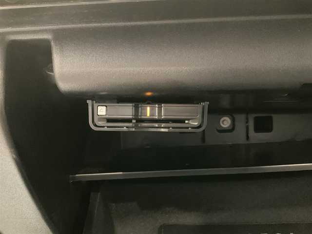 ボルボ ボルボ ＸＣ９０ リチャージ アルティメット T8 AWD PHV 熊本県 2022(令4)年 2.5万km クリスタルホワイトP ・スマートキー/・プッシュスタート/・パノラマサンルーフ/・Pilot Assist/・ブラインドスポットモニター/・レーンキープエイド/・ロードサインインフォメーション/・前車発進通知/・パーキングアシスト/・レーンアシスト/・ドライバーアラート/・衝突回避/・オートハイビーム/・クルーズコントロール (追従式)/・白革シート/・前席パワーシート/・前席エアシート /・４席シートヒーター /・純正メモリナビ/　【Bluetooth・USB・AppleCarPlay・AndroidAuto】/・全方位カメラ/・ETC/・ワイヤレス充電/・パワーバックドア/・LEDヘッドランプ/・純正マット