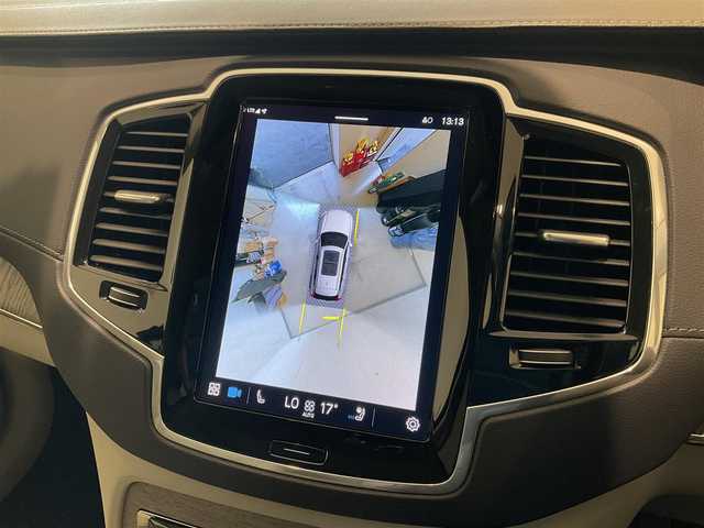 ボルボ ボルボ ＸＣ９０ リチャージ アルティメット T8 AWD PHV 熊本県 2022(令4)年 2.5万km クリスタルホワイトP ・スマートキー/・プッシュスタート/・パノラマサンルーフ/・Pilot Assist/・ブラインドスポットモニター/・レーンキープエイド/・ロードサインインフォメーション/・前車発進通知/・パーキングアシスト/・レーンアシスト/・ドライバーアラート/・衝突回避/・オートハイビーム/・クルーズコントロール (追従式)/・白革シート/・前席パワーシート/・前席エアシート /・４席シートヒーター /・純正メモリナビ/　【Bluetooth・USB・AppleCarPlay・AndroidAuto】/・全方位カメラ/・ETC/・ワイヤレス充電/・パワーバックドア/・LEDヘッドランプ/・純正マット