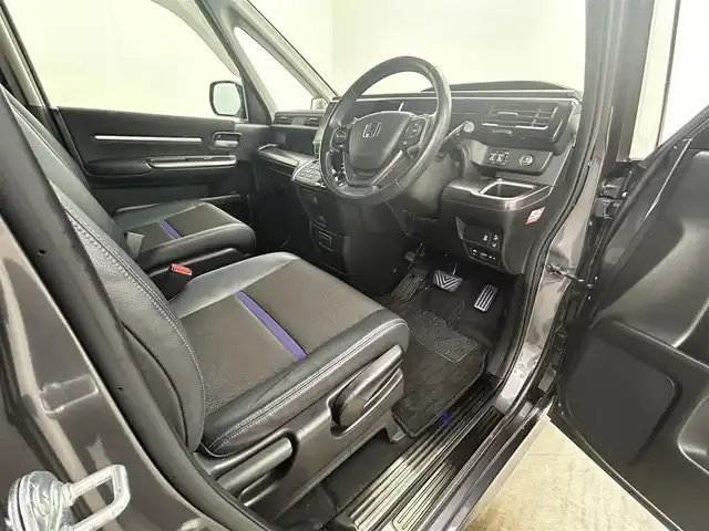 ホンダ ステップワゴン スパーダクールスピリット HセンシングBスタイル 岡山県 2019(令1)年 5.7万km モダンスティールM 純正メモリーナビ/【BT/フルセグTV/Carplay/USB接続/iPod】/型番:VXU-197SWi/両側パワースライドドア/レーダークルーズコントロール/バックカメラ/ハーフレザーシート/衝突軽減ブレーキシステム/純正ドライブレコーダー（前）/純正フロアマット/純正17インチアルミホイール/LEDヘッドライト/横滑り防止/禁煙車/パドルシフト