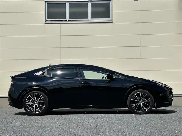 トヨタ プリウス Z 茨城県 2023(令5)年 3.8万km アティチュードブラックマイカ メーカーオプションナビ/パノラミックビューモニター/フルセグ/パワーバックドア/デジタルインナーミラー/ETC2.0/シートヒーター/パワーシート/純正ドアバイザー/クリアランスソナー/レーダークルーズコントロール/本革シート/レーンディパーチャーアラート/純正19インチアルミホイール/オートマチックハイビーム/ヘッドライトレベライザー/LEDヘッドライト