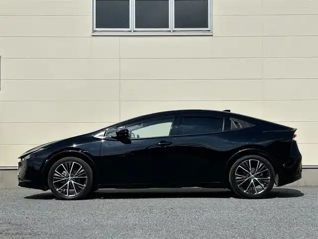 トヨタ プリウス Z 茨城県 2023(令5)年 3.8万km アティチュードブラックマイカ メーカーオプションナビ/パノラミックビューモニター/フルセグ/パワーバックドア/デジタルインナーミラー/ETC2.0/シートヒーター/パワーシート/純正ドアバイザー/クリアランスソナー/レーダークルーズコントロール/本革シート/レーンディパーチャーアラート/純正19インチアルミホイール/オートマチックハイビーム/ヘッドライトレベライザー/LEDヘッドライト