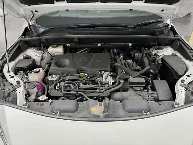 トヨタ ハリアー ハイブリッド Z レザーパッケージ 三重県 2021(令3)年 5.1万km ホワイトパールクリスタルシャイン ハイブリッド/FF/MTモード付フロアCVT/純正 12.3インチナビ/（AM/FM/TV/Bluetooth/USB/iPod/CarPlay/AndroidAuto/Miracast）/【OP】パノラミックビューモニター（シースルービュー機能付）/JBLプレミアムサウンドシステム（9スピーカー＆アンプ）/ドライブレコーダー 前後（デジタルミラー内蔵）/ETC2.0/Toyota Safety Sense/●プリクラッシュセーフティ/●レーントレーシングアシスト/●レーダークルコン/●アダプティブハイビームシステム/●ロードサインアシスト/・先行車発進告知機能/・ブラインドスポットモニター/・パーキングサポートブレーキ（前後静止物、後方接近車両）/など/装備/・デジタルインナーミラー（前後録画機能付）/・カラーヘッドアップディスプレイ/・ハンズフリーパワーバックドア/・本革シート（黒）/・シートヒーター＋ベンチレーション（D/N）/・ステアリングヒーター/・パワーシート（D8way（メモリー・4wayランバーサポート付）/N4way）/・左右独立オートエアコン/・オートワイパー/・18AW/など