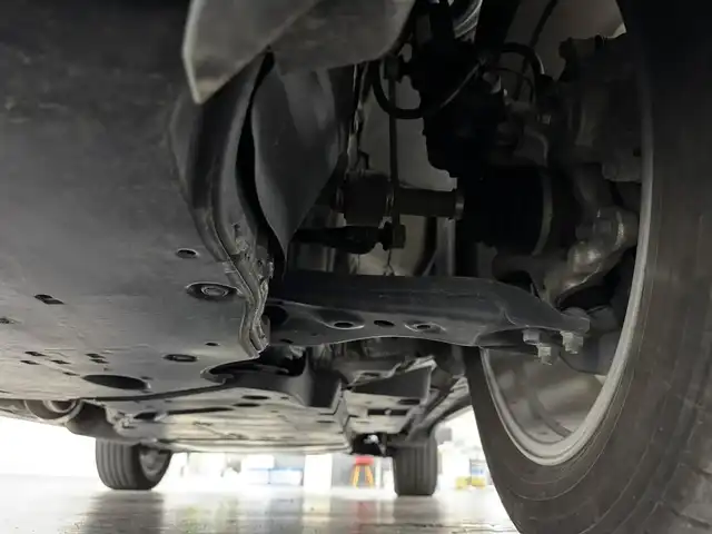 トヨタ ハリアー ハイブリッド Z レザーパッケージ 三重県 2021(令3)年 5.1万km ホワイトパールクリスタルシャイン ハイブリッド/FF/MTモード付フロアCVT/純正 12.3インチナビ/（AM/FM/TV/Bluetooth/USB/iPod/CarPlay/AndroidAuto/Miracast）/【OP】パノラミックビューモニター（シースルービュー機能付）/JBLプレミアムサウンドシステム（9スピーカー＆アンプ）/ドライブレコーダー 前後（デジタルミラー内蔵）/ETC2.0/Toyota Safety Sense/●プリクラッシュセーフティ/●レーントレーシングアシスト/●レーダークルコン/●アダプティブハイビームシステム/●ロードサインアシスト/・先行車発進告知機能/・ブラインドスポットモニター/・パーキングサポートブレーキ（前後静止物、後方接近車両）/など/装備/・デジタルインナーミラー（前後録画機能付）/・カラーヘッドアップディスプレイ/・ハンズフリーパワーバックドア/・本革シート（黒）/・シートヒーター＋ベンチレーション（D/N）/・ステアリングヒーター/・パワーシート（D8way（メモリー・4wayランバーサポート付）/N4way）/・左右独立オートエアコン/・オートワイパー/・18AW/など