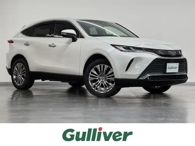 トヨタ ハリアー ハイブリッド Z レザーパッケージ 三重県 2021(令3)年 5.1万km ホワイトパールクリスタルシャイン ハイブリッド/FF/MTモード付フロアCVT/純正 12.3インチナビ/（AM/FM/TV/Bluetooth/USB/iPod/CarPlay/AndroidAuto/Miracast）/【OP】パノラミックビューモニター（シースルービュー機能付）/JBLプレミアムサウンドシステム（9スピーカー＆アンプ）/ドライブレコーダー 前後（デジタルミラー内蔵）/ETC2.0/Toyota Safety Sense/●プリクラッシュセーフティ/●レーントレーシングアシスト/●レーダークルコン/●アダプティブハイビームシステム/●ロードサインアシスト/・先行車発進告知機能/・ブラインドスポットモニター/・パーキングサポートブレーキ（前後静止物、後方接近車両）/など/装備/・デジタルインナーミラー（前後録画機能付）/・カラーヘッドアップディスプレイ/・ハンズフリーパワーバックドア/・本革シート（黒）/・シートヒーター＋ベンチレーション（D/N）/・ステアリングヒーター/・パワーシート（D8way（メモリー・4wayランバーサポート付）/N4way）/・左右独立オートエアコン/・オートワイパー/・18AW/など