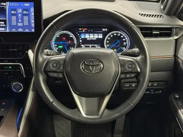 トヨタ ハリアー ハイブリッド Z レザーパッケージ 三重県 2021(令3)年 5.1万km ホワイトパールクリスタルシャイン ハイブリッド/FF/MTモード付フロアCVT/純正 12.3インチナビ/（AM/FM/TV/Bluetooth/USB/iPod/CarPlay/AndroidAuto/Miracast）/【OP】パノラミックビューモニター（シースルービュー機能付）/JBLプレミアムサウンドシステム（9スピーカー＆アンプ）/ドライブレコーダー 前後（デジタルミラー内蔵）/ETC2.0/Toyota Safety Sense/●プリクラッシュセーフティ/●レーントレーシングアシスト/●レーダークルコン/●アダプティブハイビームシステム/●ロードサインアシスト/・先行車発進告知機能/・ブラインドスポットモニター/・パーキングサポートブレーキ（前後静止物、後方接近車両）/など/装備/・デジタルインナーミラー（前後録画機能付）/・カラーヘッドアップディスプレイ/・ハンズフリーパワーバックドア/・本革シート（黒）/・シートヒーター＋ベンチレーション（D/N）/・ステアリングヒーター/・パワーシート（D8way（メモリー・4wayランバーサポート付）/N4way）/・左右独立オートエアコン/・オートワイパー/・18AW/など