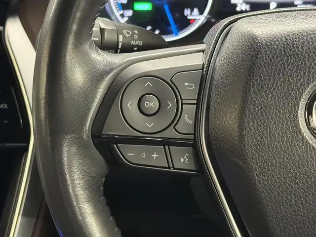 トヨタ ハリアー ハイブリッド Z レザーパッケージ 三重県 2021(令3)年 5.1万km ホワイトパールクリスタルシャイン ハイブリッド/FF/MTモード付フロアCVT/純正 12.3インチナビ/（AM/FM/TV/Bluetooth/USB/iPod/CarPlay/AndroidAuto/Miracast）/【OP】パノラミックビューモニター（シースルービュー機能付）/JBLプレミアムサウンドシステム（9スピーカー＆アンプ）/ドライブレコーダー 前後（デジタルミラー内蔵）/ETC2.0/Toyota Safety Sense/●プリクラッシュセーフティ/●レーントレーシングアシスト/●レーダークルコン/●アダプティブハイビームシステム/●ロードサインアシスト/・先行車発進告知機能/・ブラインドスポットモニター/・パーキングサポートブレーキ（前後静止物、後方接近車両）/など/装備/・デジタルインナーミラー（前後録画機能付）/・カラーヘッドアップディスプレイ/・ハンズフリーパワーバックドア/・本革シート（黒）/・シートヒーター＋ベンチレーション（D/N）/・ステアリングヒーター/・パワーシート（D8way（メモリー・4wayランバーサポート付）/N4way）/・左右独立オートエアコン/・オートワイパー/・18AW/など