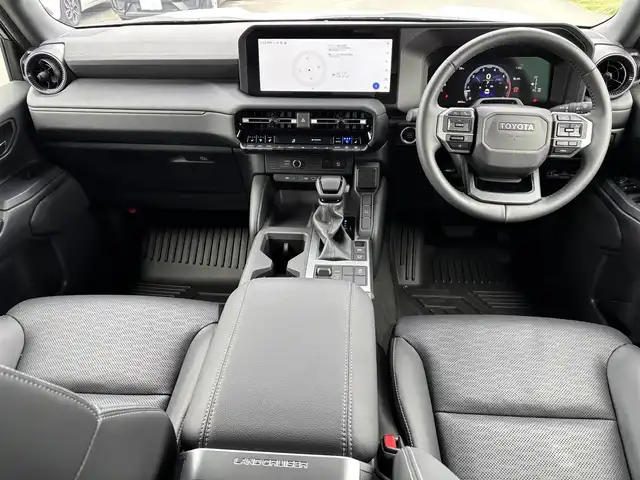 トヨタ ランドクルーザー ２５０ VX 福岡県 2024(令6)年 0.4万km プラチナホワイトパールマイカ プッシュスタートボタン/スマートキー/クルーズコントロール/純正メーカーナビ/Bluetoothオーディオ/USB接続/ETC2.0/全方位カメラ/フルセグTV/HDMI接続/サンルーフ/電動リアゲート/純正フロアマット/運転席パワーシート/レザーシート/純正アルミホイール/LEDヘッドライト/SOSコール