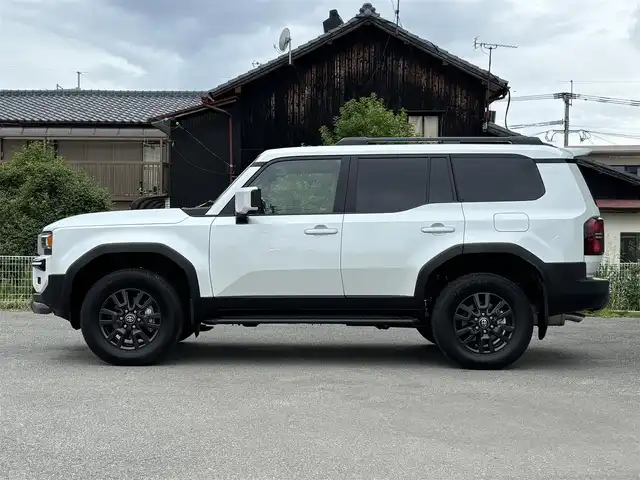 トヨタ ランドクルーザー ２５０ VX 福岡県 2024(令6)年 0.4万km プラチナホワイトパールマイカ プッシュスタートボタン/スマートキー/クルーズコントロール/純正メーカーナビ/Bluetoothオーディオ/USB接続/ETC2.0/全方位カメラ/フルセグTV/HDMI接続/サンルーフ/電動リアゲート/純正フロアマット/運転席パワーシート/レザーシート/純正アルミホイール/LEDヘッドライト/SOSコール