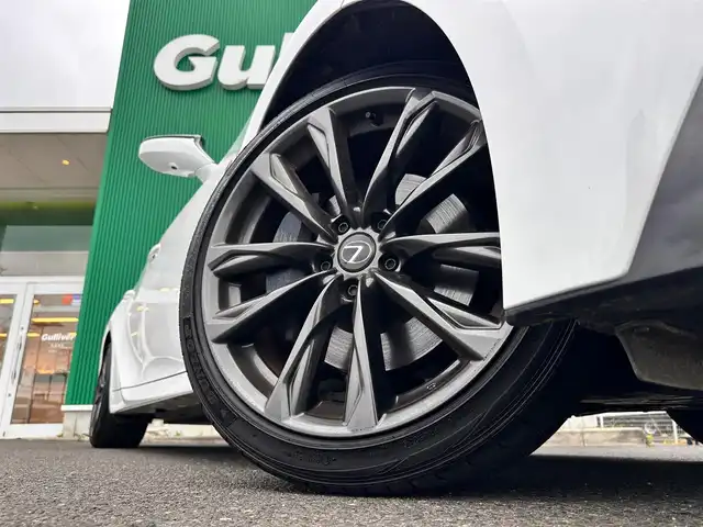 レクサス ＩＳ 300h Fスポーツ 宮城県 2024(令6)年 0.7万km ホワイトノーヴァガラスフレーク ～メーカーOP一覧～/サンルーフ/マークレビンソンプレミアムサウンドシステム/パノラマミックビューモニター//セーフティシステムプラス/・プリクラッシュセーフティ/・レーントレーシングアシスト/・オートマチックハイビーム/・レーダークルーズコントロール/・ロードサインアシスト/・先行車発進告知機能/・ドライバー異常時対応システム/ブラインドスポットモニター/メーカーナビ【10.3インチ】/・フルセグ/・DVD/CD/Blu-ray/・Bluetooth/・USB/黒レザーシート/シートヒーター/パワーシート/ステアリングヒーター/パドルシフト/LEDヘッドライト/スマートキー