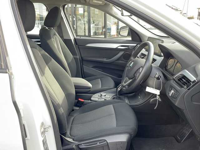 ＢＭＷ Ｘ１ xDrive 18d 新潟県 2020(令2)年 5.7万km 白 4WD/純正ナビ(AM/FM/Bluetooth)/バックカメラ/純正前後ドライブレコーダー/インテリジェントセーフティ/ミラー一体型ETC/純正アルミ/LEDヘッドライト/ルーフレール/スペアキー/取扱説明書